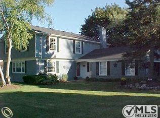 957 Portsmouth Rd, Troy, MI 48084