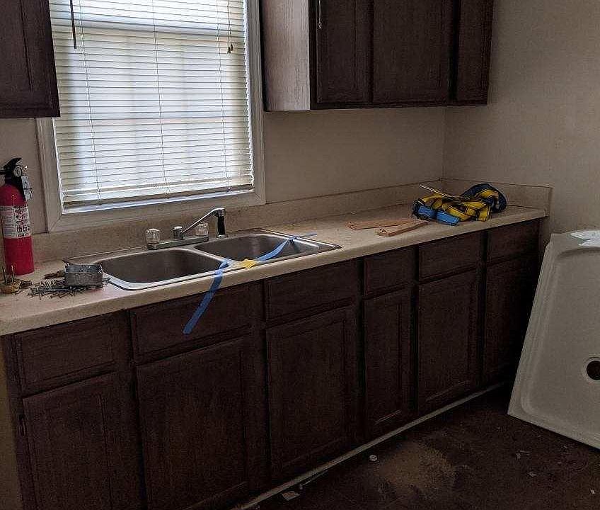 2nd image of 2215 W Kentucky St