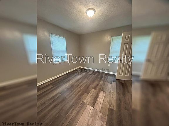 2nd image of 3020 Sinclair St