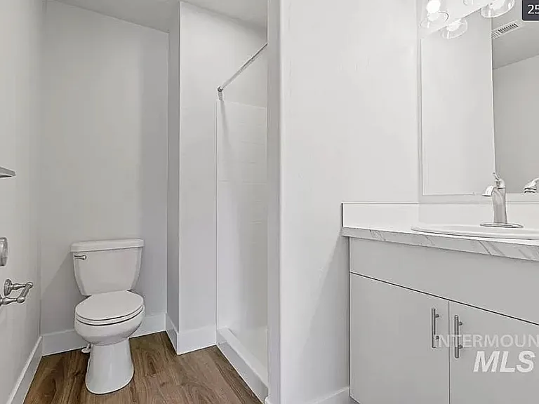 118 Holly Ave #B — Photo 14