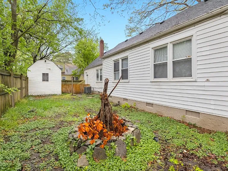 6261 Alexander St — Photo 19