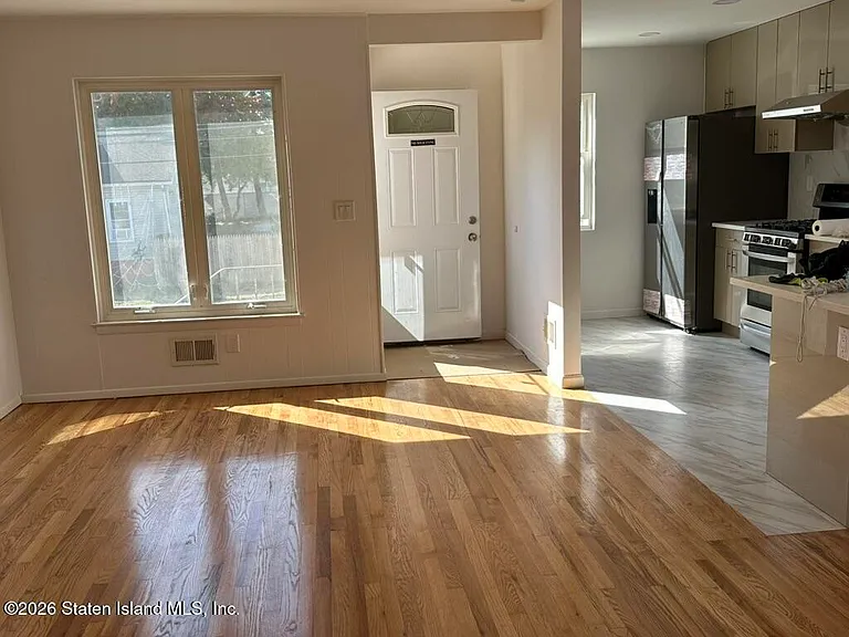 221 Midland Ave — Photo 7