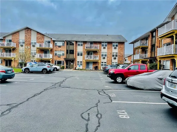 27 Bullocks Point Ave #3/6C, Riverside, RI 02915