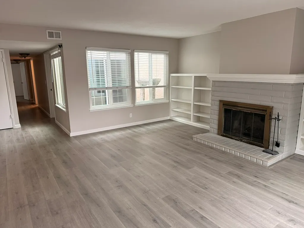 608 Lisa Way — Photo 3