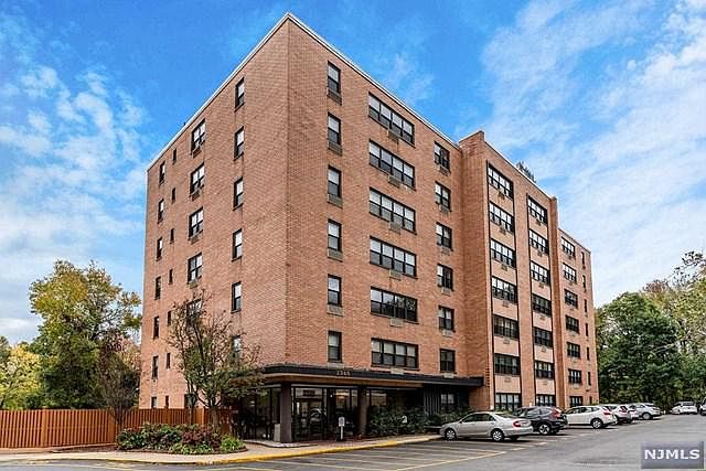 1st image of 2348 Linwood Ave APT 5J