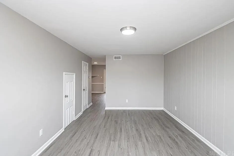 2 bed, 1.5 bath, 1170 sqft, $1,295 — Photo 2
