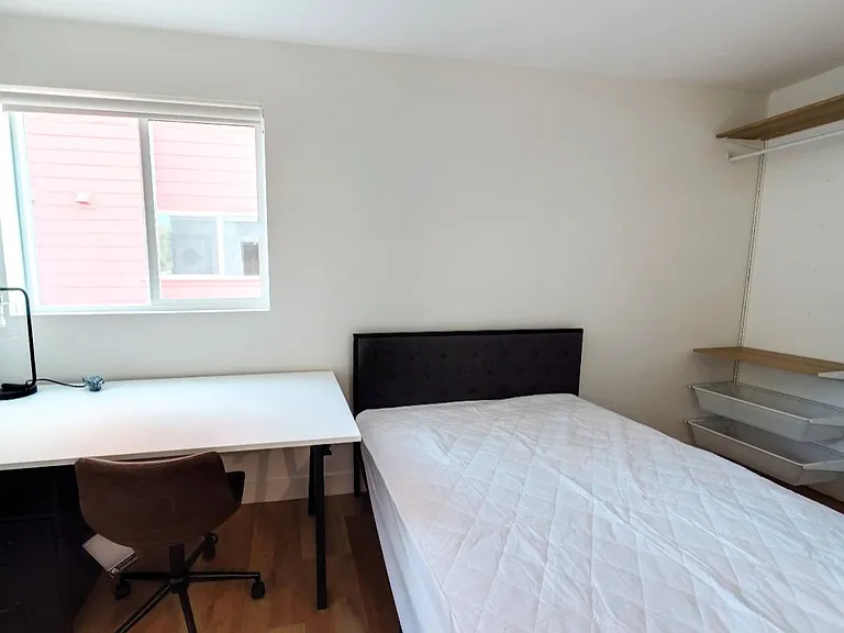 1224 W 37th Pl — Photo 40