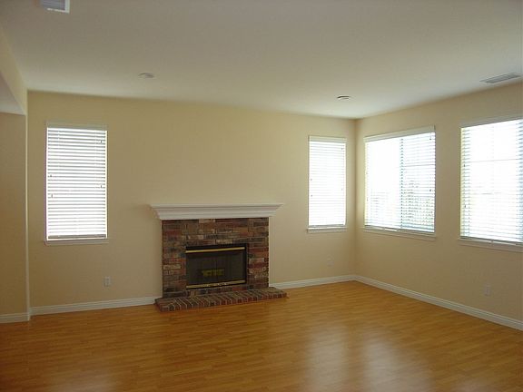 Family Room w/Fireplace