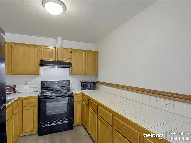 1475 Hawes St #B — Photo 11