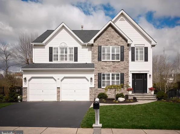 111 Riverwoods Dr, New Hope, PA 18938