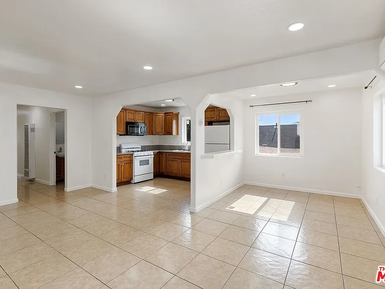 145 E Gage Ave — Photo 17