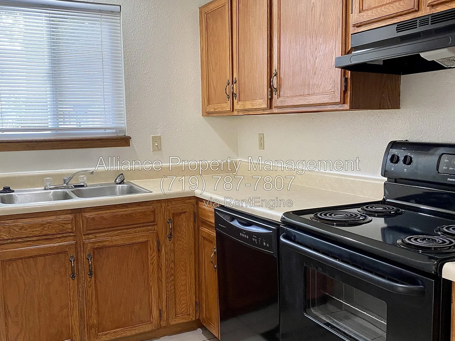 2 bed, 1.5 bath, 1117 sqft, $1,195 — Photo 3