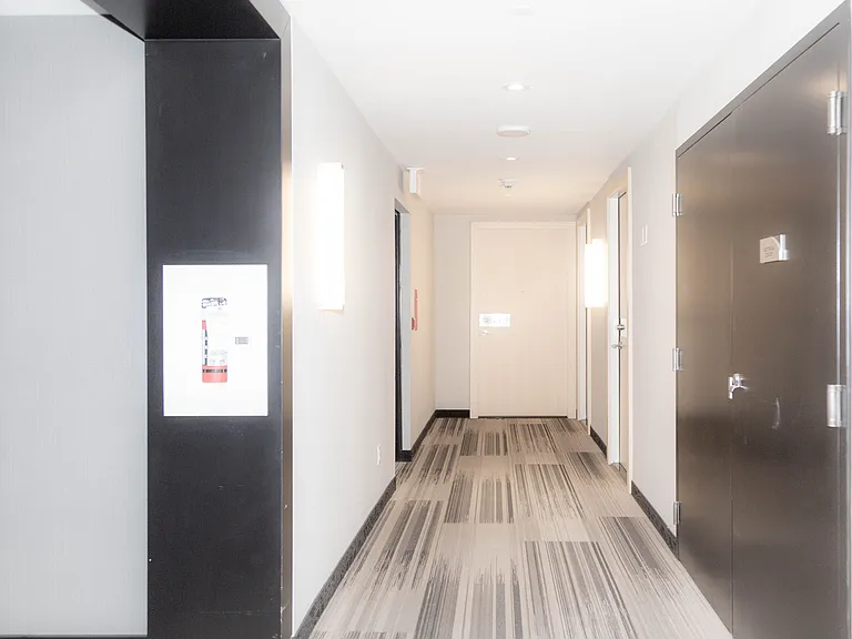 30 Roehampton Ave #2101 — Photo 2