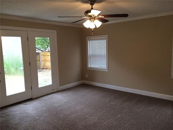 5th image of 610 Hillside Cir