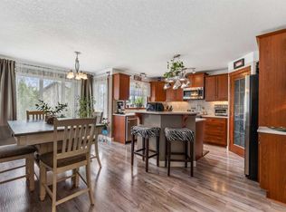123 W Hawkmere Vw, Chestermere, AB T1X 1T7