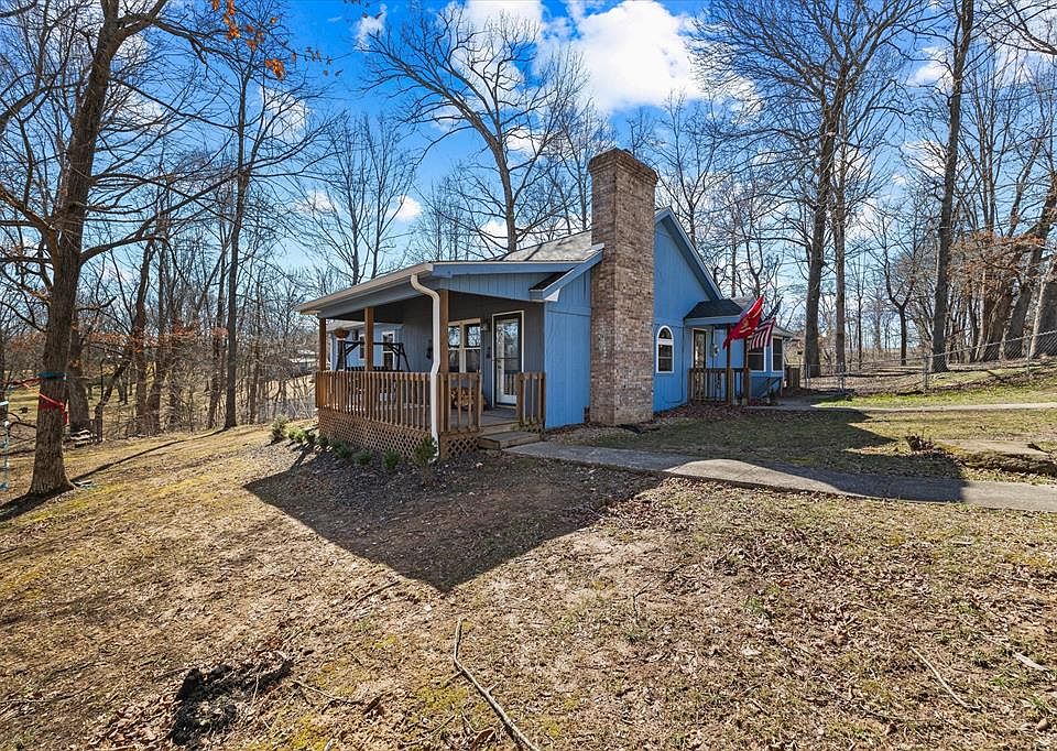 1st image of 1020 Center Ln