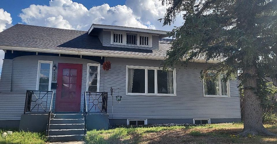 1st image of 222 E Maple St