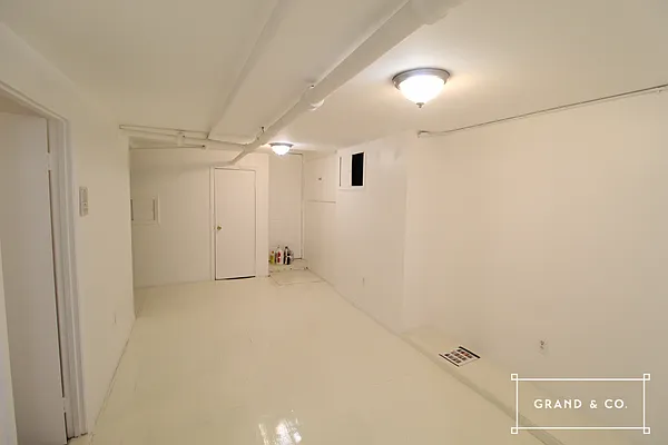 Rented by Grand & Co. | media 21