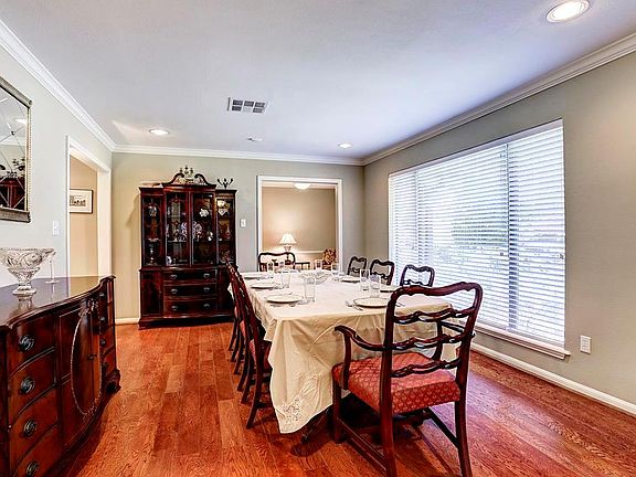 4th image of 5855 Queensloch Dr