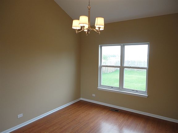 4th image of 807 Magnolia Dr