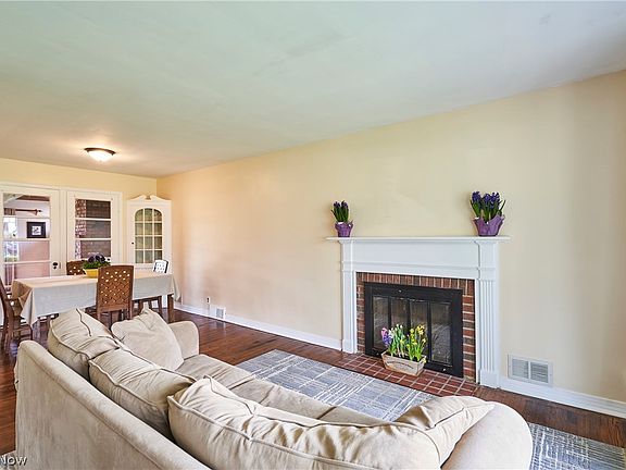 3rd image of 1360 Croyden Rd