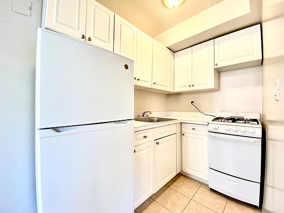 5th image of 250 E 39th St APT 5R