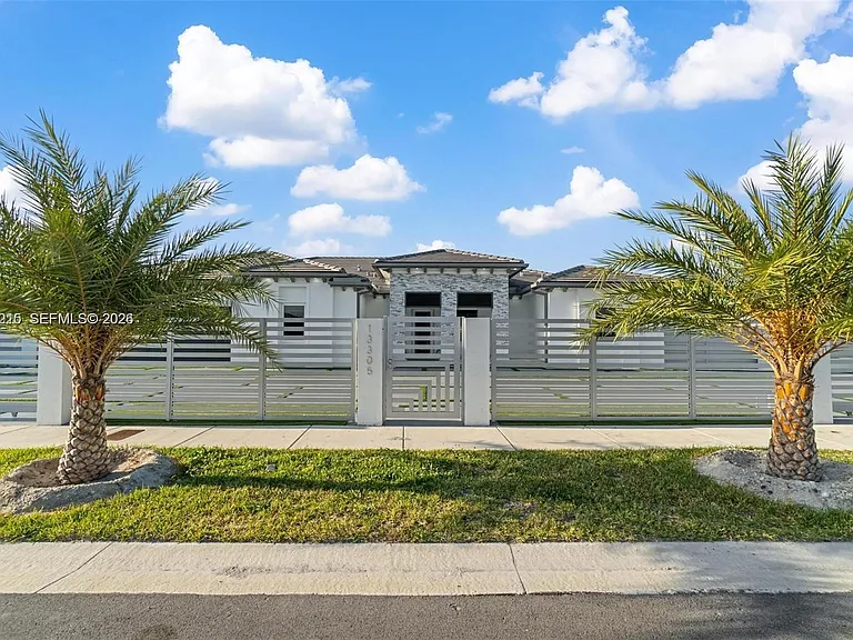 13305 SW 190th Ter — Photo 55