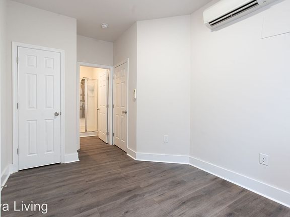 3rd image of 4465 N Gratz St #1
