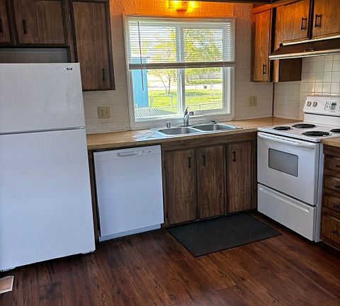 2nd image of 2526 Larkin Wood Dr