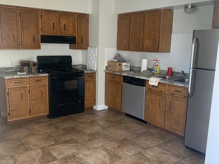 106 Oak St — Photo 3