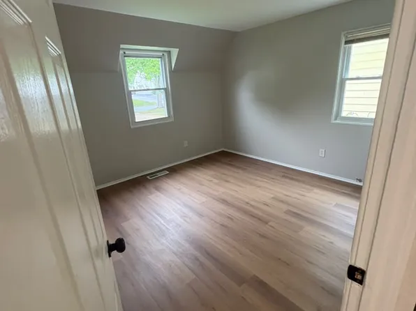 (undisclosed Address), Warrensville Heights, OH 44128