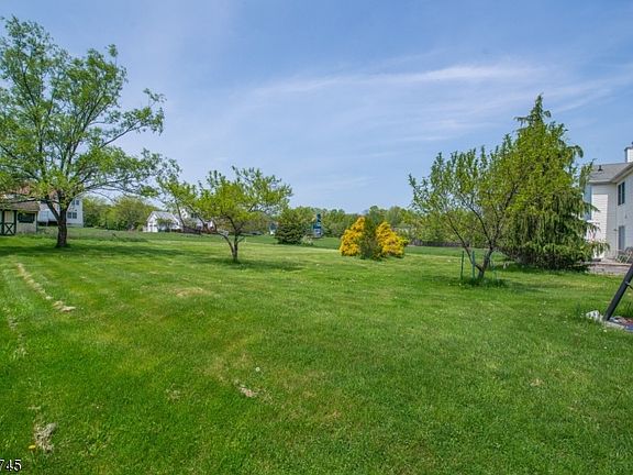 2nd image of 61 Rock Rd
