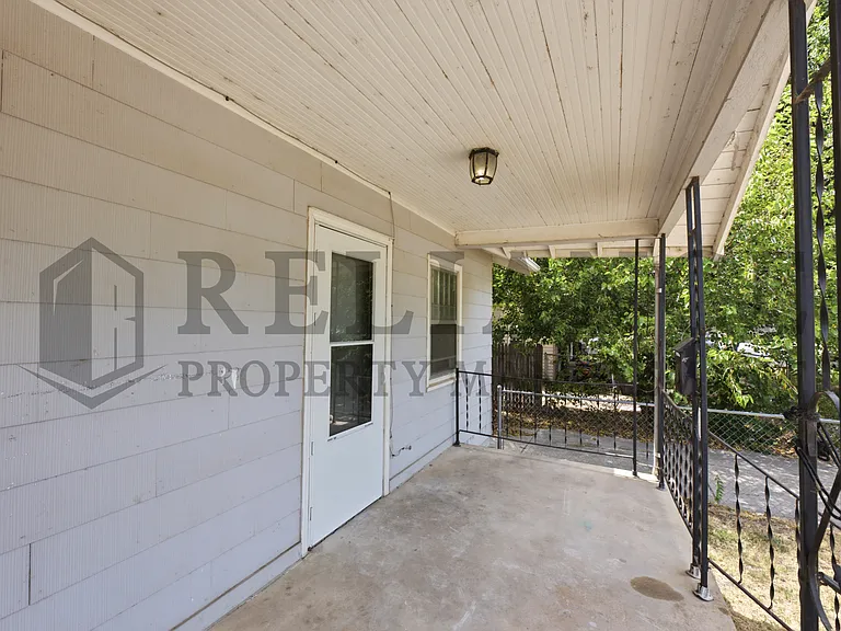 2301 W 3rd St N — Photo 11