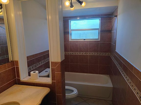 4th image of 9213 Glen Moor Ln