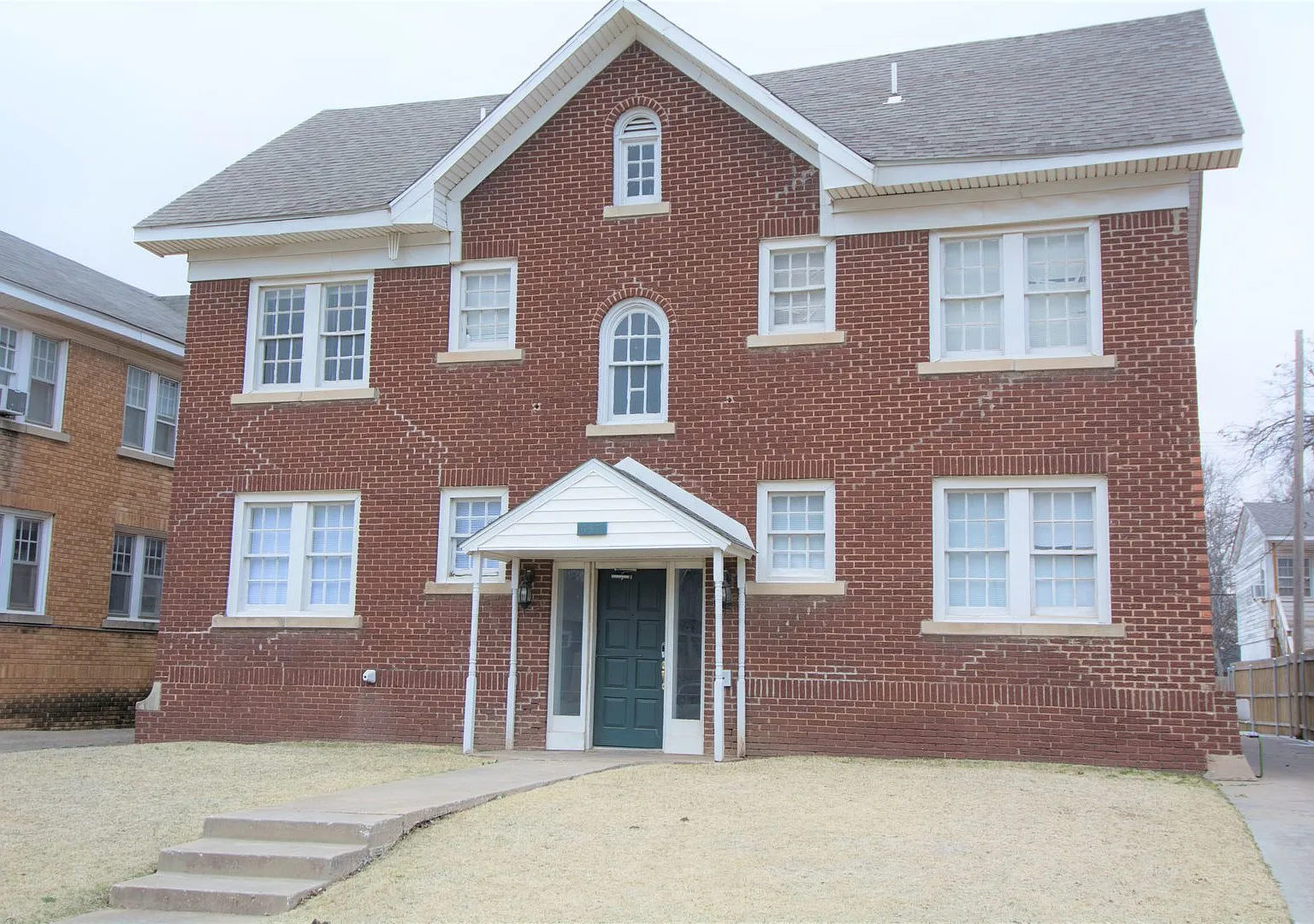 Super Cute Historical Property! Affordable And Cozy — Photo 1