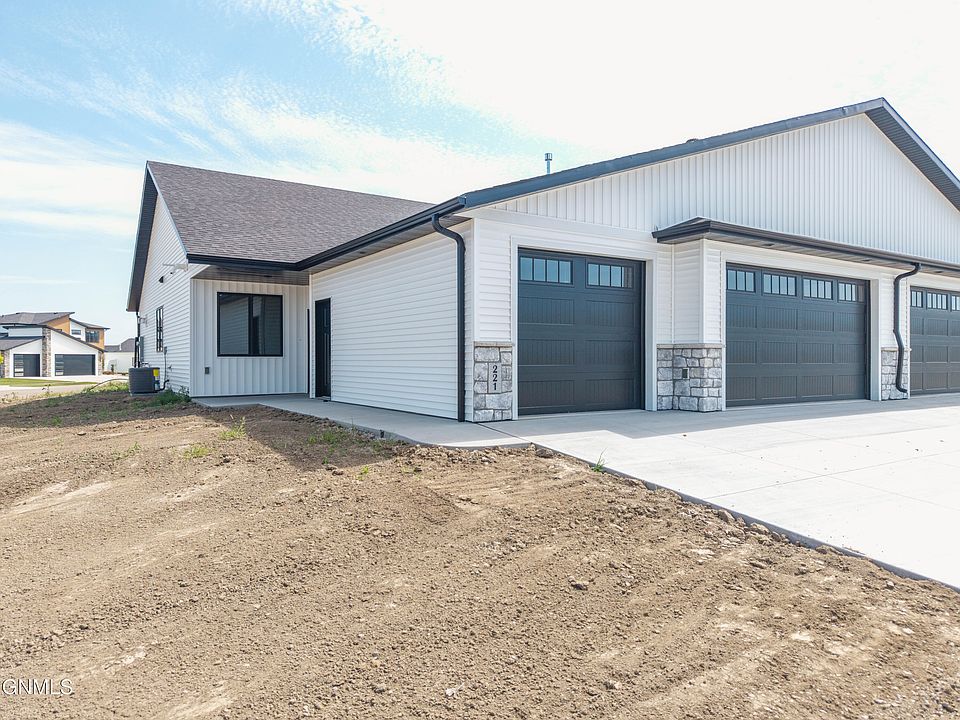 1st image of 221 Kamrose Dr