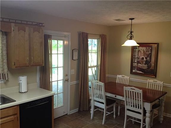 4th image of 609 McGivney Ct