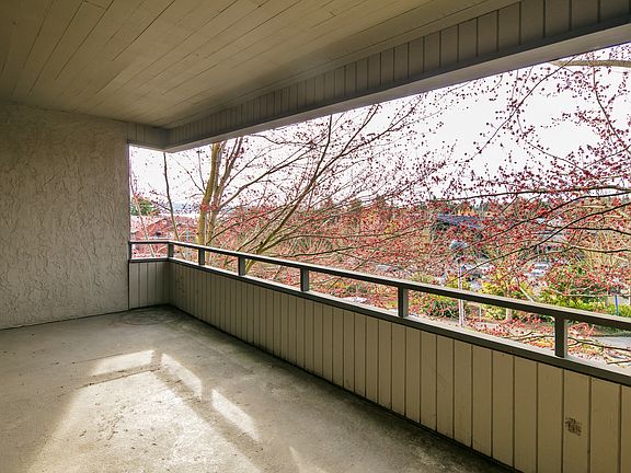 Large deck with beautiful views!