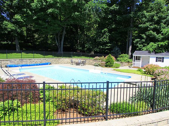 2nd image of 17 Sunderland Ln
