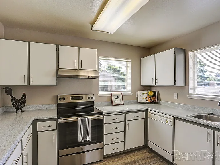 Lexington Apartments — Photo 4