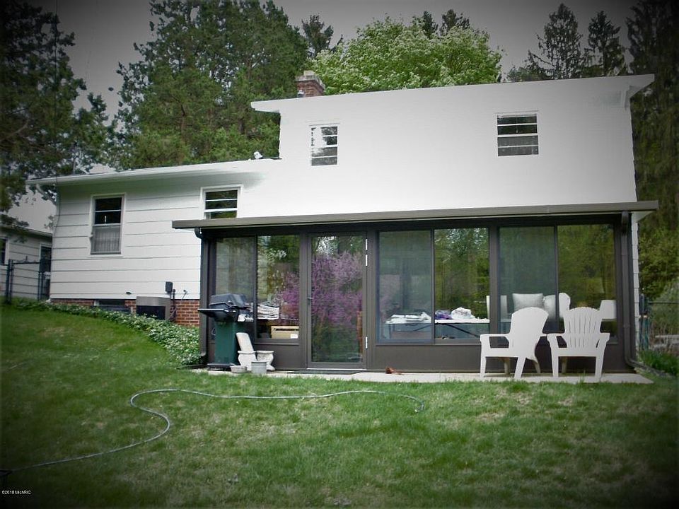 2nd image of 325 Wahwahtaysee Way