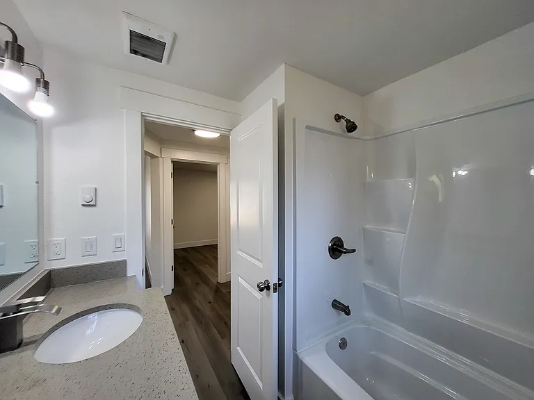 666 Hawthorne Ave NE #666 — Photo 14
