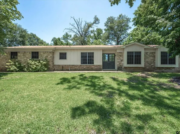 611 W Henderson St, Overton, TX 75684