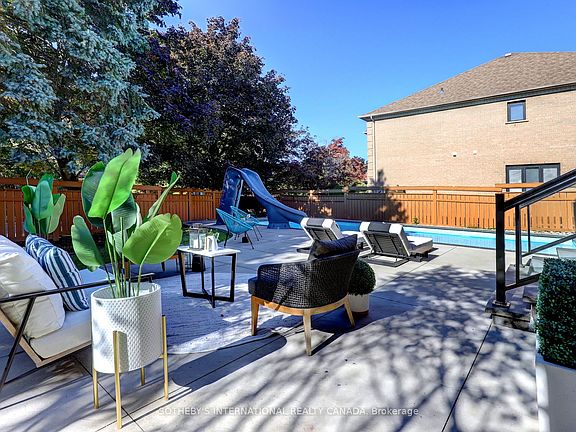 4th image of 1939 Calgary Ct