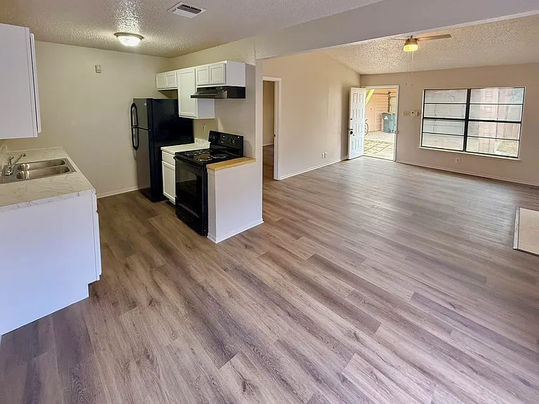 8416 Dixon Ridge Dr — Photo 4