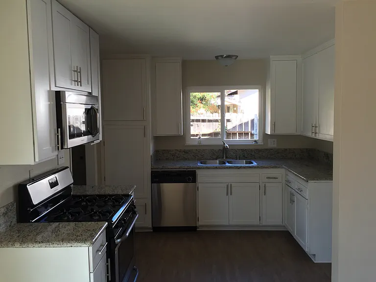 1377 Currant Ave — Photo 4