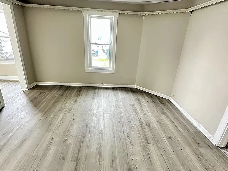 503 Lincoln St — Photo 3