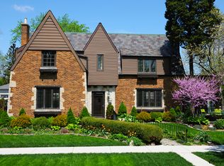 1122 E Walnut Ave, Des Plaines, IL 60016