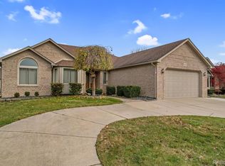 52469 Stag Ridge Dr, Macomb, MI 48042