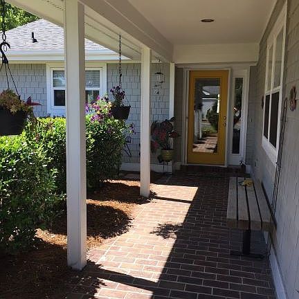 Good vibes Entrance